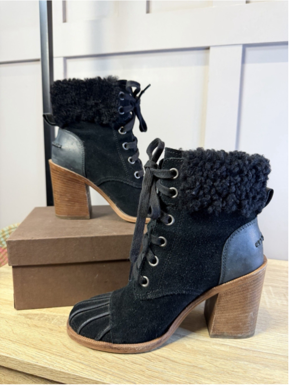 UGG JAXON BLACK SUEDE CUFF LACE UP HEEL ANKLE BOOT BOOTIES SIZE 7 WOMENS